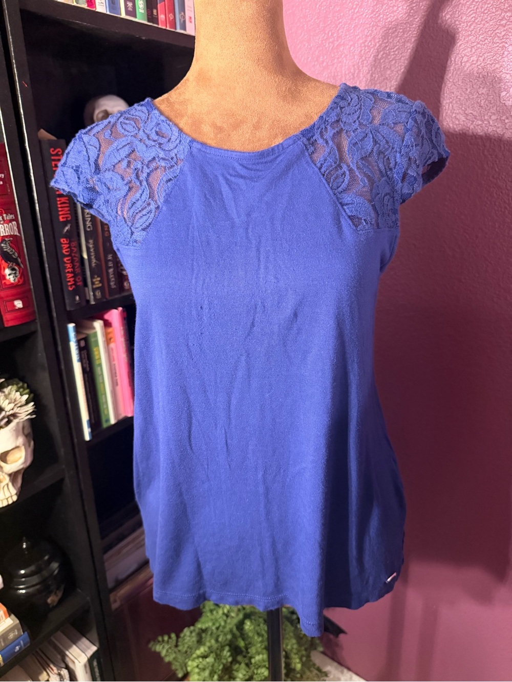 Y2K vintage Guess Blue Lace Shoulder Cap Sleeve Women's Top